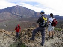 Montaña de Guajara (excursionistas y vista del Teide)