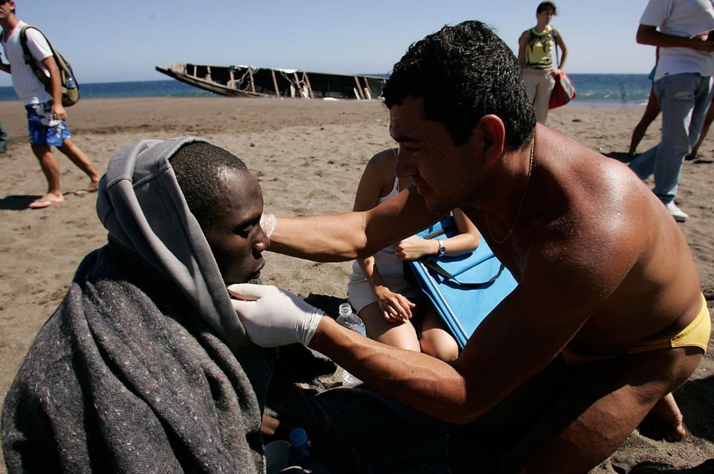 Resultado de imagen de llegada de migrantes a la playa de la tejita en 2006